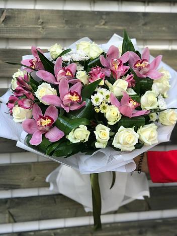 Букет цветов из: Розы и Хризантемы в Погаре