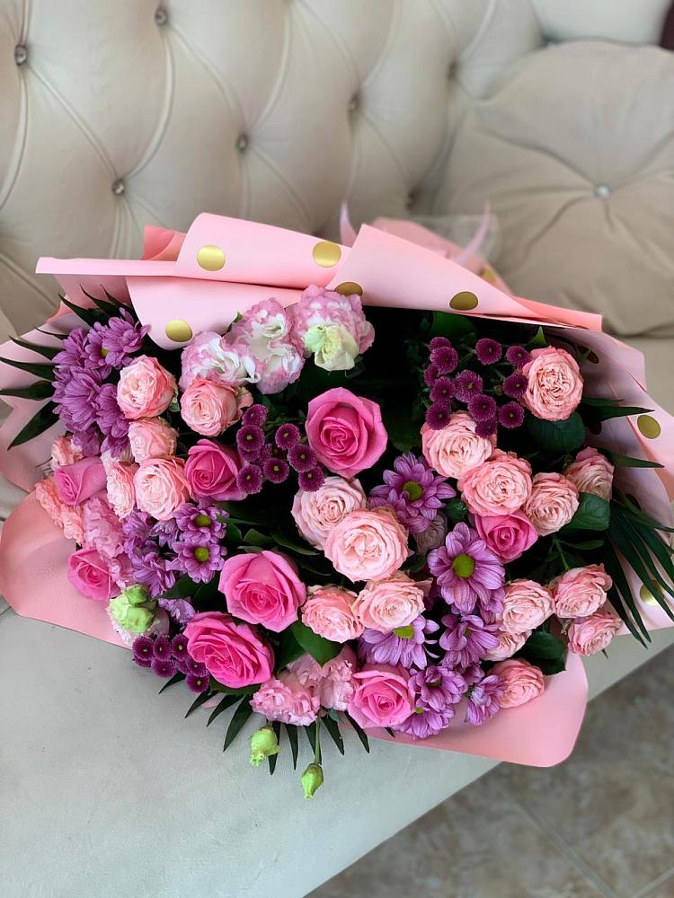 Букет цветов из: Хризантемы, Розы и Лизиантусы в Погаре