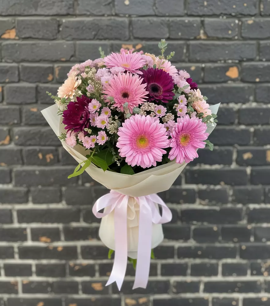 Букет цветов из: Герберы и Хризантемы в Погаре
