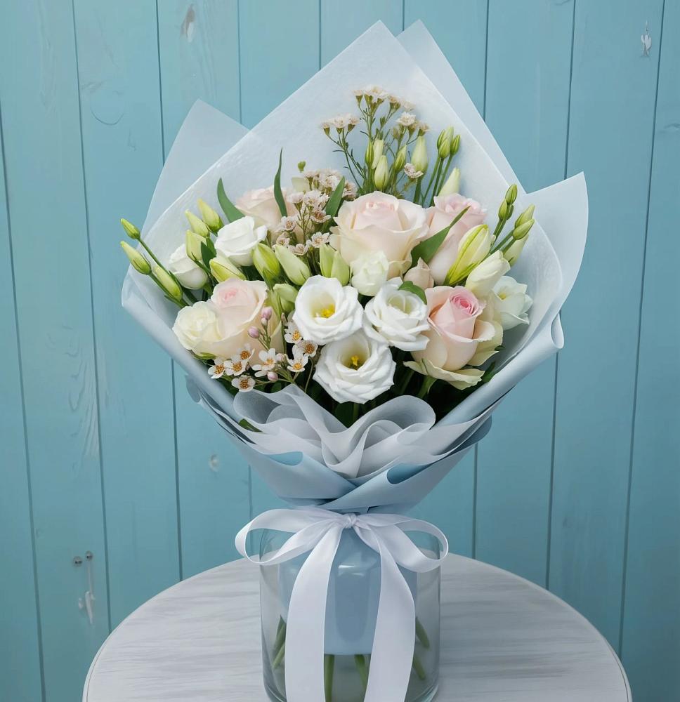 Букет цветов из: Розы и Лизиантусы в Погаре