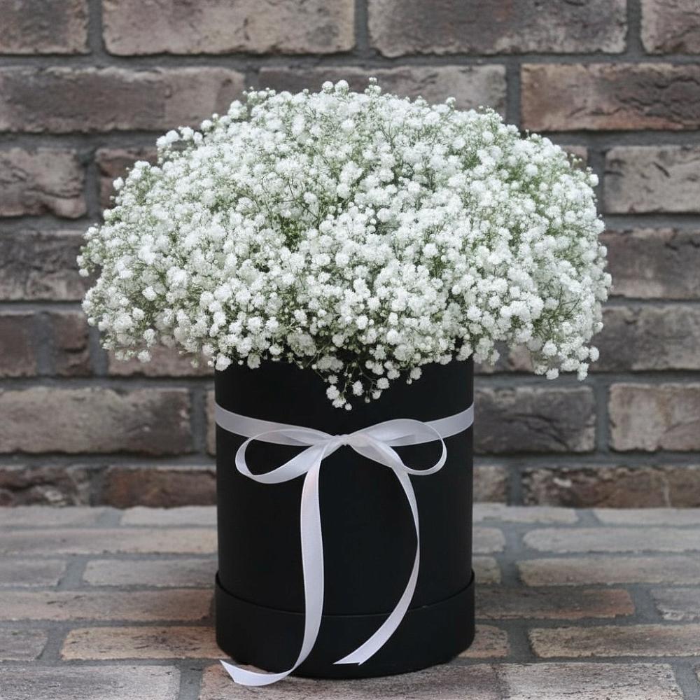 Цветочная композиция из Гипсофила в шляпной коробке в Погаре