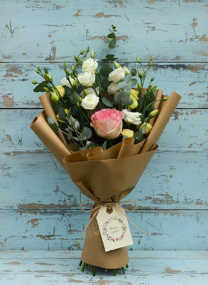 Букет цветов из: Розы и Лизиантусы в Погаре