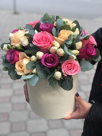 Цветочная композиция из Розы в шляпной коробке в Погаре