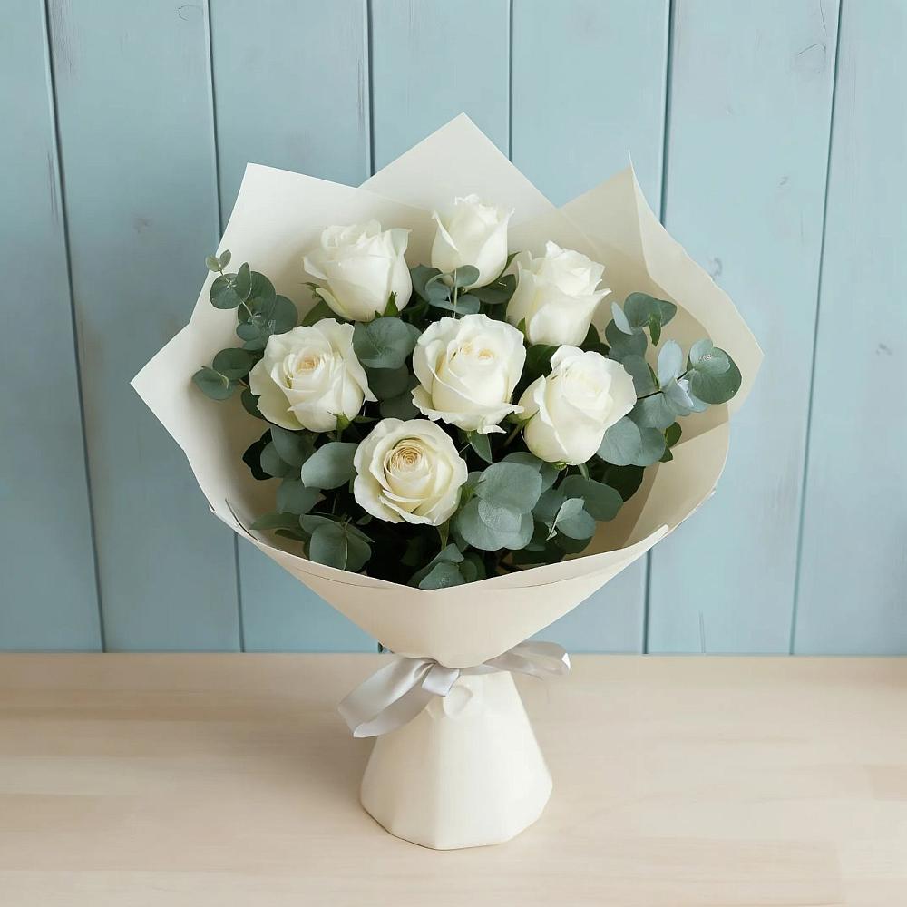 Букет Белые розы в Эвкалипте в Погаре