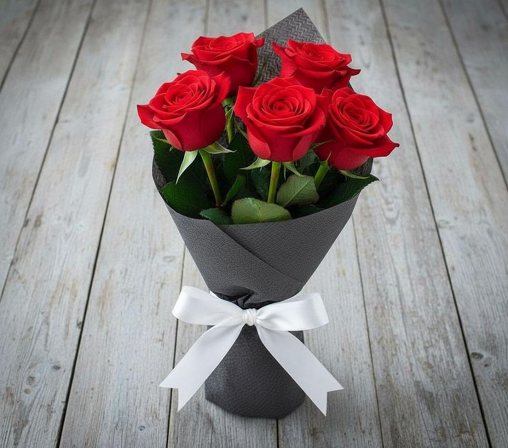 Букет 5 Красных роз Эдлесс Лав в Погаре