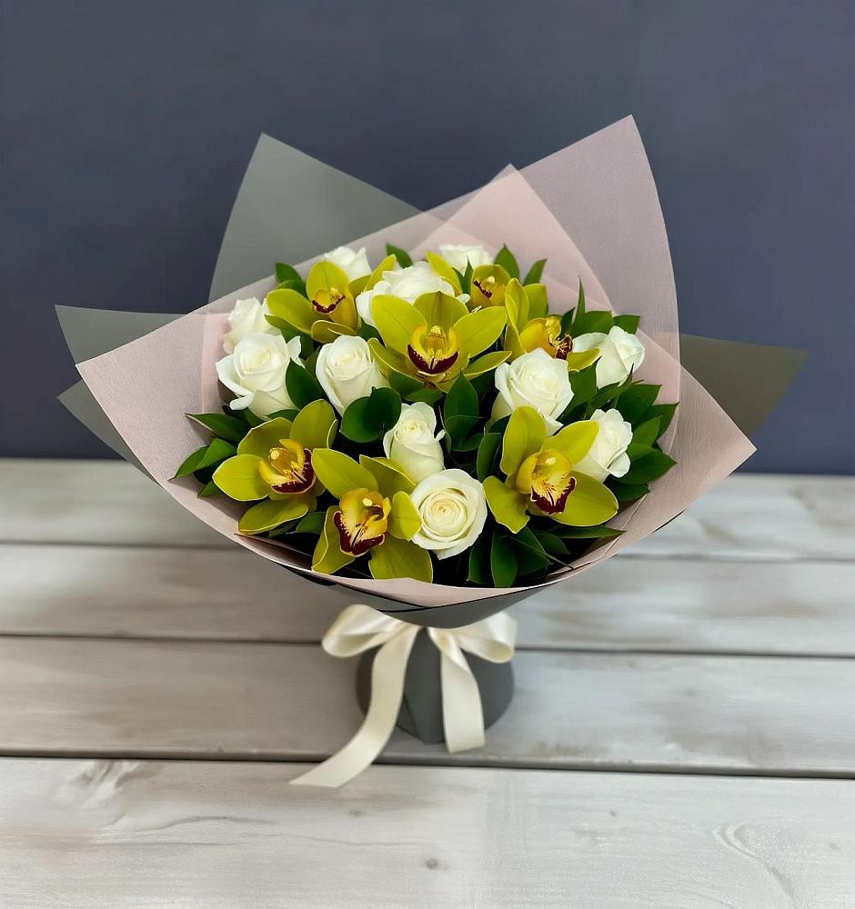 Букет цветов из: Орхидеи и Розы в Погаре