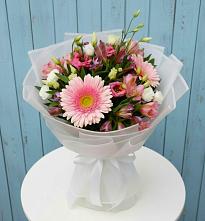 Букет цветов из:  Герберы, Альстромерии и Лизиантусы в Погаре