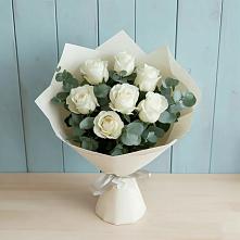 Букет Белые розы в Эвкалипте в Погаре