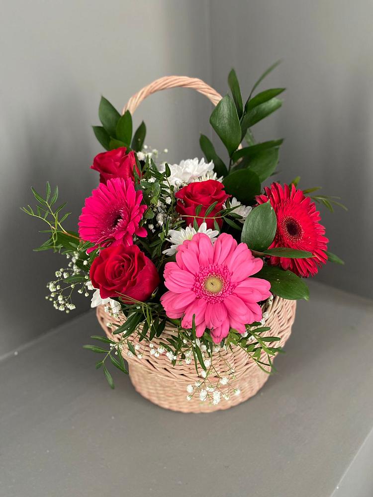 Цветочная композиция из Розы, Хризантемы и Герберы в корзине в Погаре