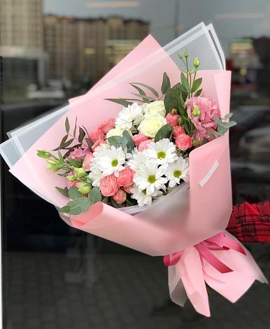 Букет цветов из: Розы, Лизиантусы и Хризантемы в Погаре