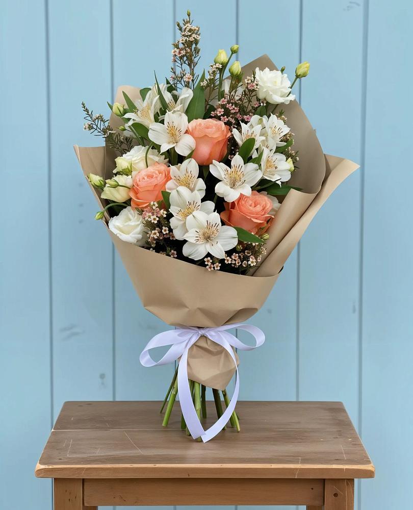 Букет цветов из: Альстромерии, Лизиантусы, Розы и Хризантемы в Погаре